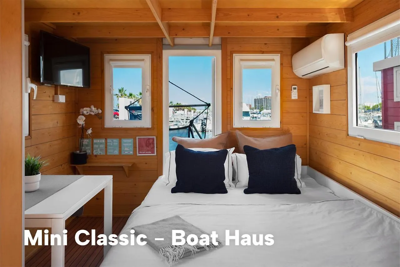 Boat Haus - Casas Flotantes Frente A Gibraltar Hotel La Línea de la Concepción 3*,  Spanje