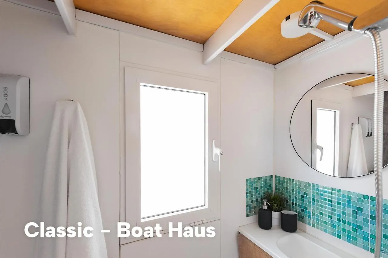 Boat Haus - Casas Flotantes Frente A Gibraltar Hotel La Línea de la Concepción 3*,