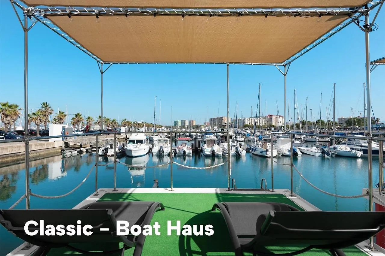 Boat Haus - Casas Flotantes Frente A Gibraltar Hotel La Línea de la Concepción 3*,