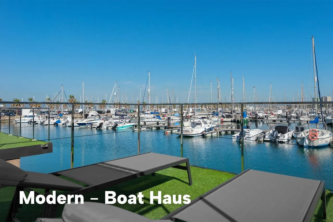 Boat Haus - Casas Flotantes Frente A Gibraltar Hotel La Línea de la Concepción 3*,