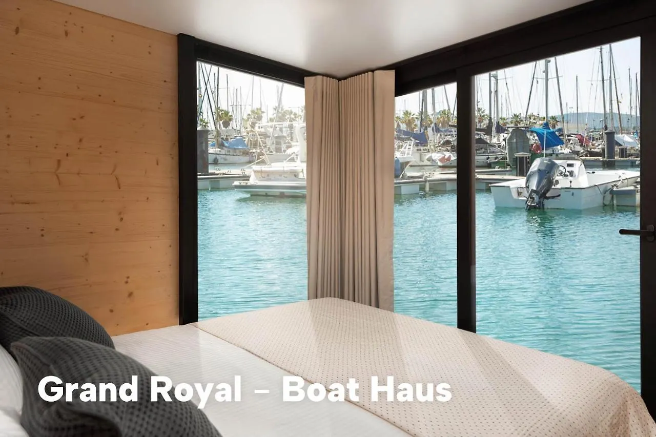 Boat Haus - Casas Flotantes Frente A Gibraltar Hotel La Línea de la Concepción 3*,