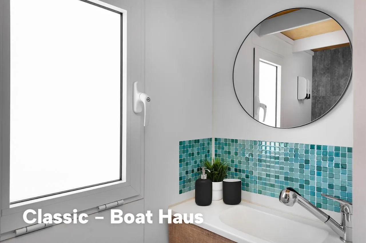 Boat Haus - Casas Flotantes Frente A Gibraltar Hotel La Línea de la Concepción 3*,  Spanien