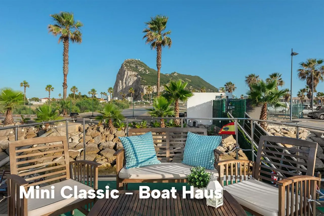 Boat Haus - Casas Flotantes Frente A Gibraltar Hotel La Línea de la Concepción 3*,  Spanien