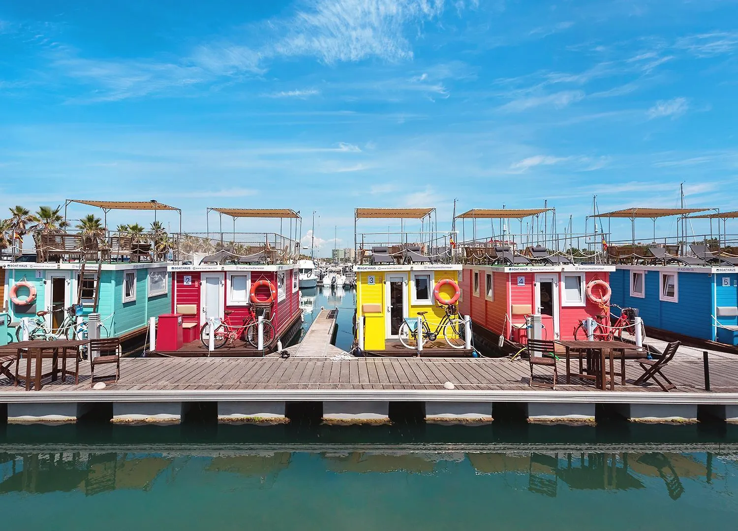 Boat Haus - Casas Flotantes Frente A Gibraltar Hotel La Línea de la Concepción 3*,