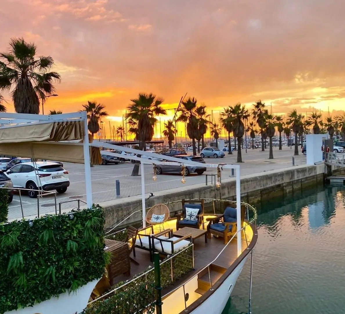 Boat Haus - Casas Flotantes Frente A Gibraltar Hotell La Línea de la Concepción 3*,